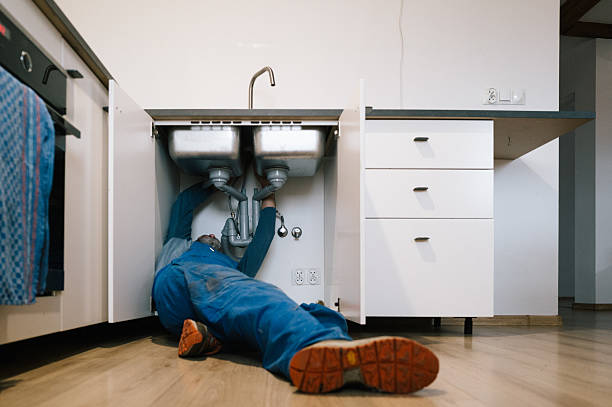 Professional Leak Detection technician working in Ross, TX